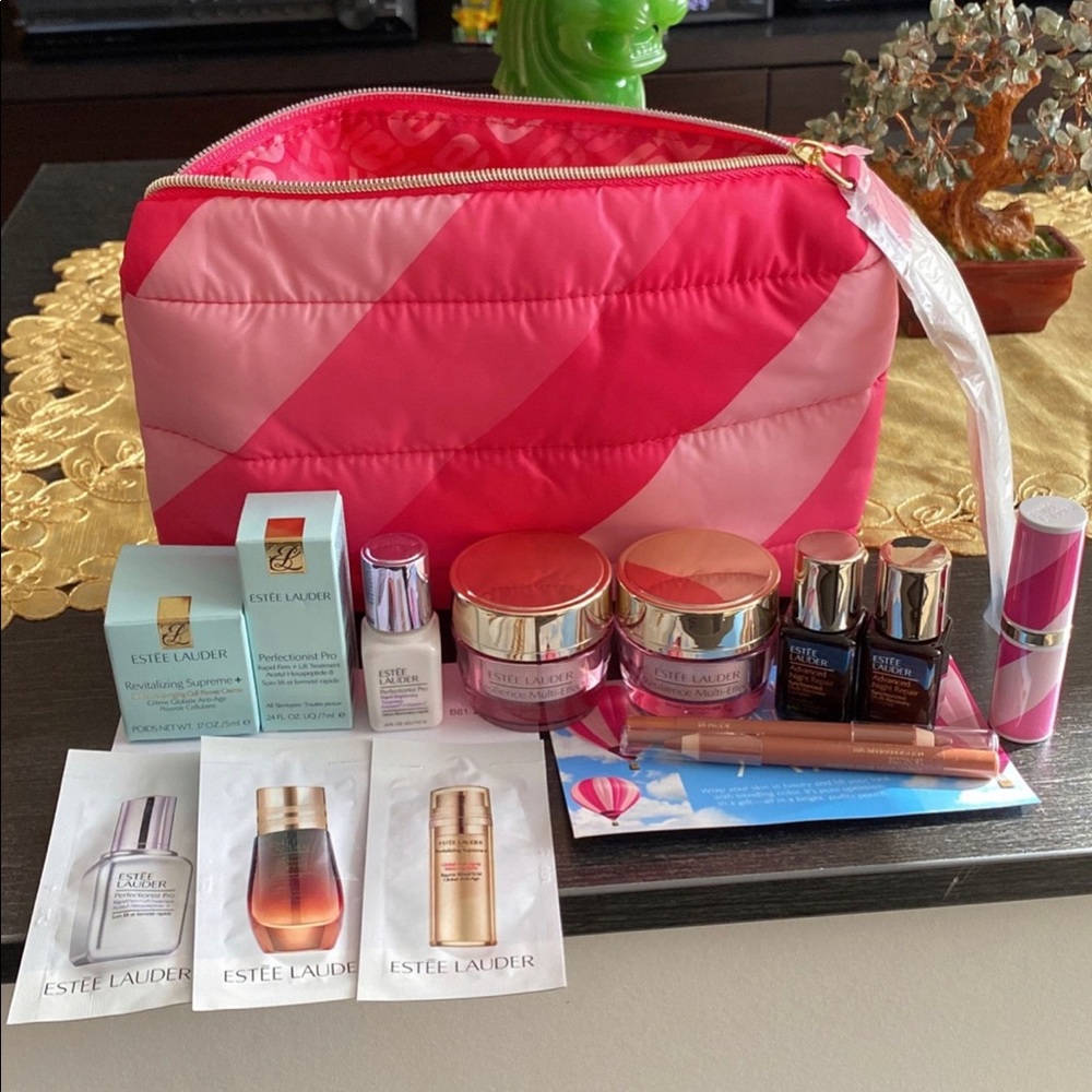 Estée Lauder skin care travel pack